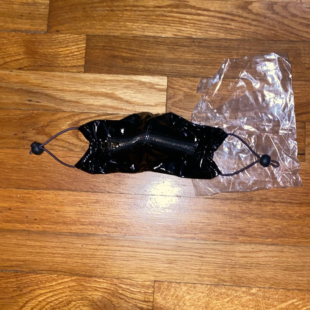 NWT Busted Brand Mask